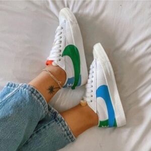 Nike Blazer Low Jumbo 77 Mismatch Sneakers Womens Size 8.5 Blue Green & White